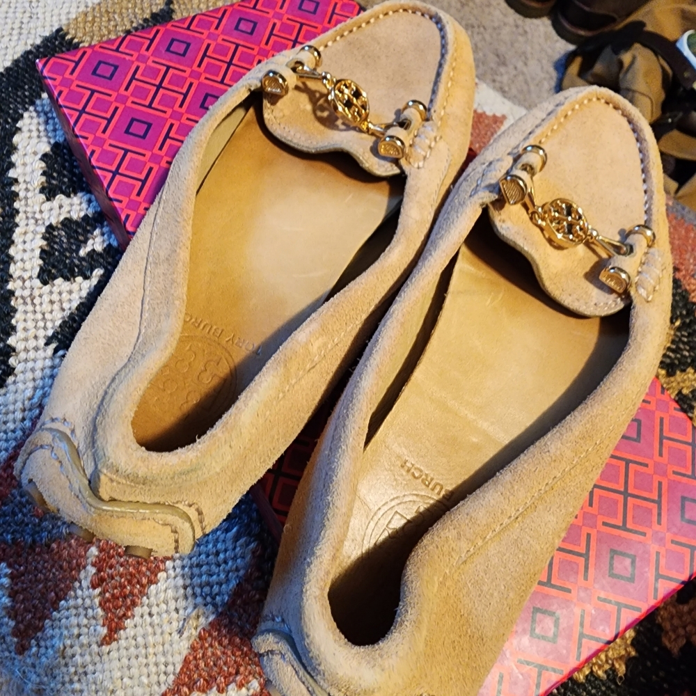Tory Burch Tan Suede Driving Loafer size 6.5